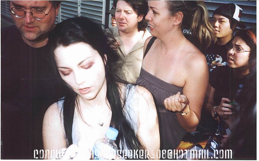 890x554
Keywords: meet;greet;fan photo;backstage;2004