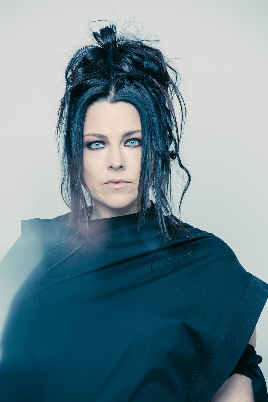 1080x1620
Keywords: amy lee;blue;photoshoot;the bitter truth;sesion;hq