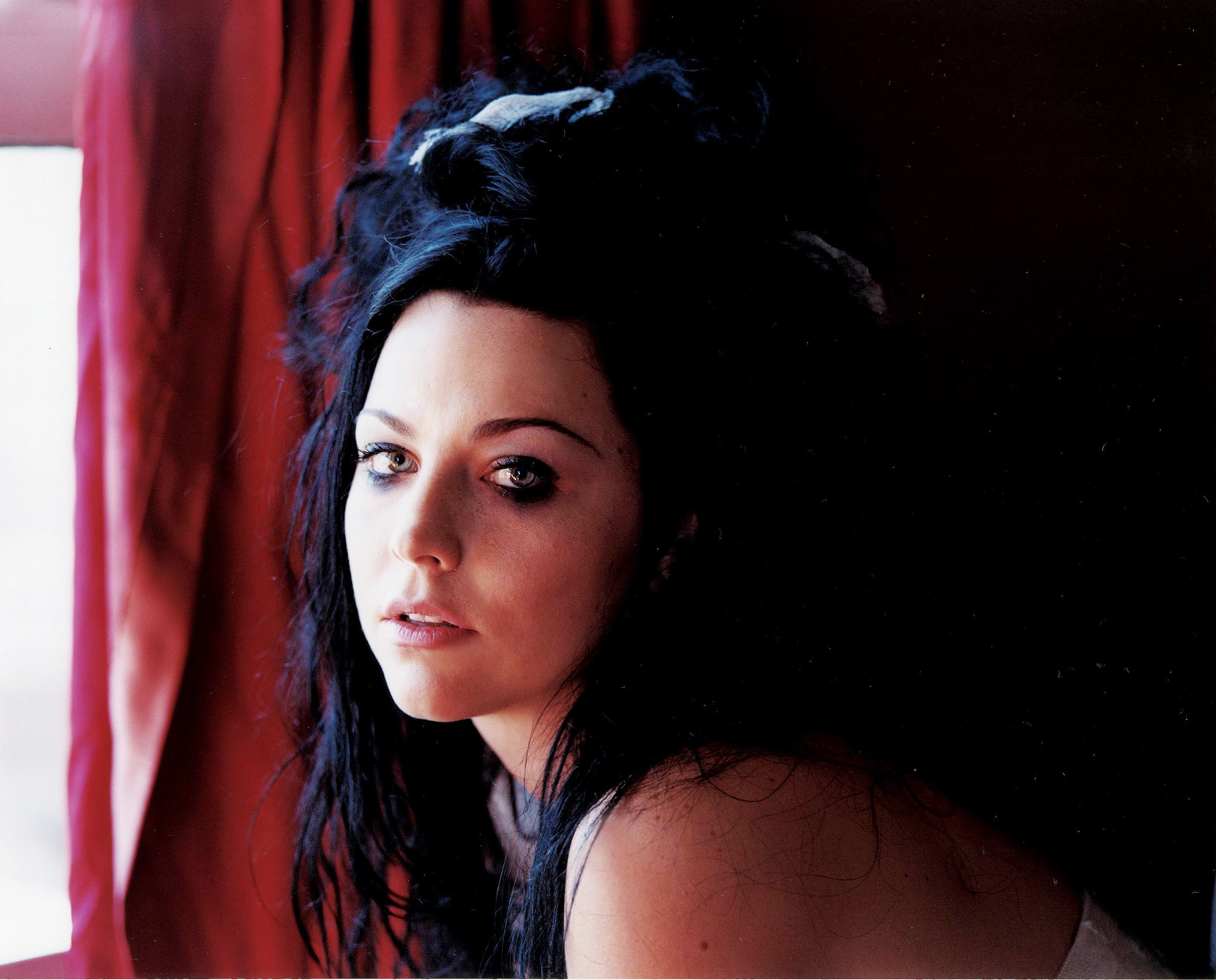 2788x2247
Keywords: anywhere but home;dvd;promo;photoshoot;amy lee