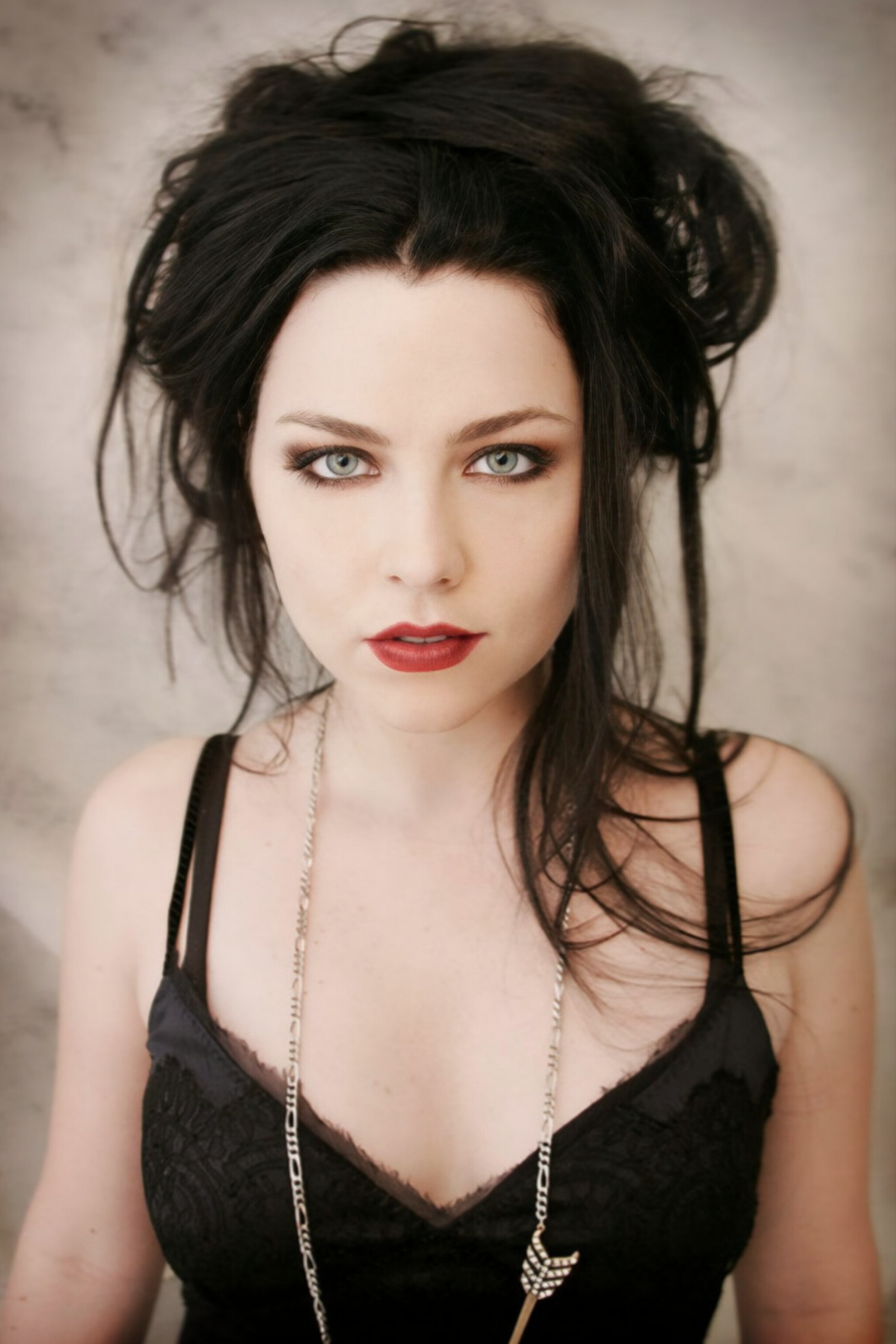 2732x4096
Keywords: amy lee;hq;photoshoot;the open door;2006;sesion